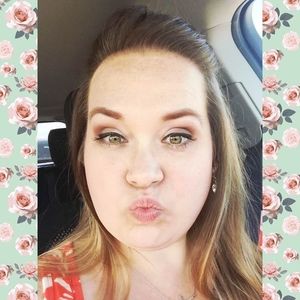 Meet your Posher, Elizabeth