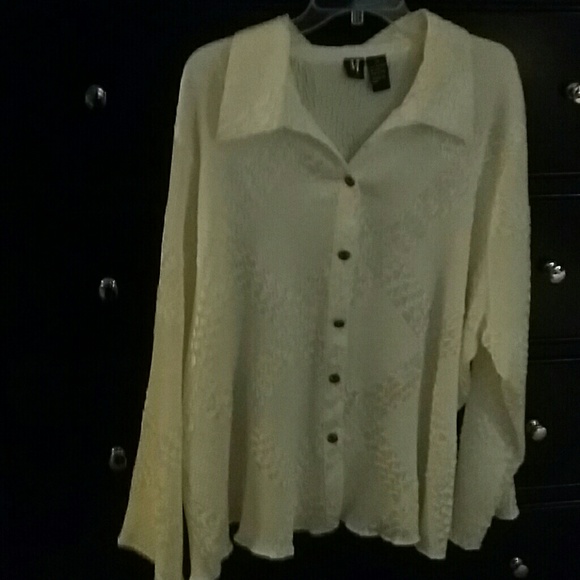 Milano Woman botton down blouse like new!