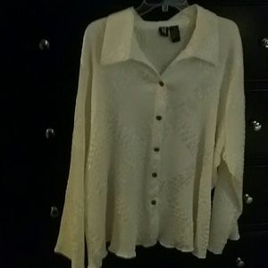 Milano Woman botton down blouse like new!