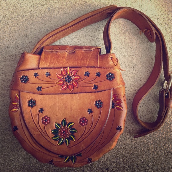 Vintage Hippie 70s Tooled Leather Purse Flowers - Picture 1 of 4