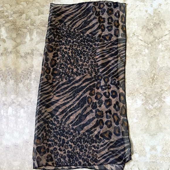 Leopard print scarf - Picture 2 of 3