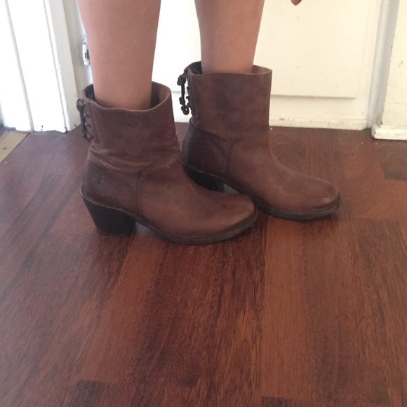 FRYE BROWN LEATHER BOOTS