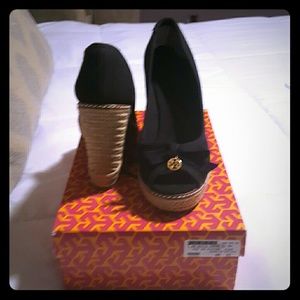 Tory burch black wedges