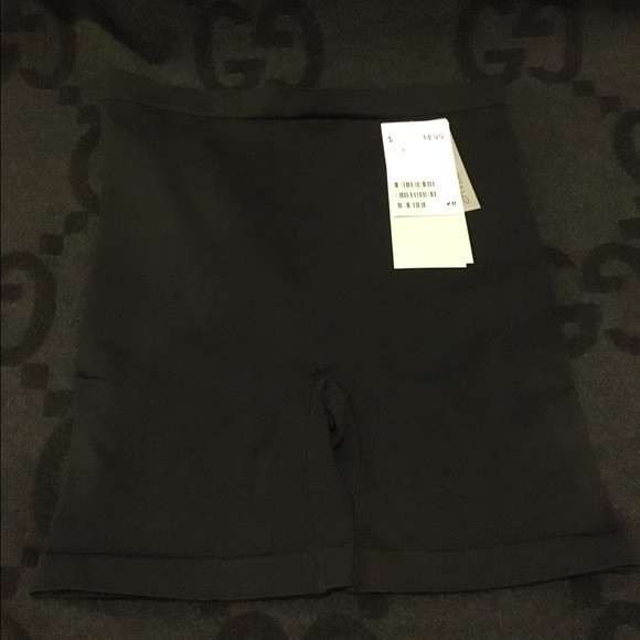 H&M Seamless Push Up Shape Shorts