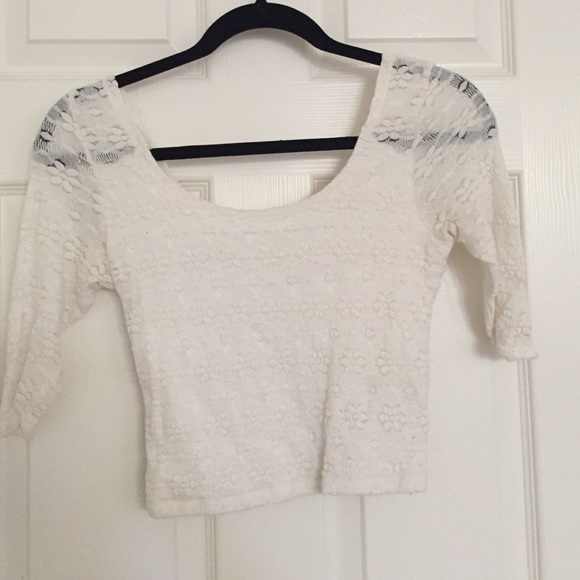 White 3 quart sleeve crop top - Picture 1 of 3
