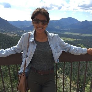 Meet your Posher, Adriana