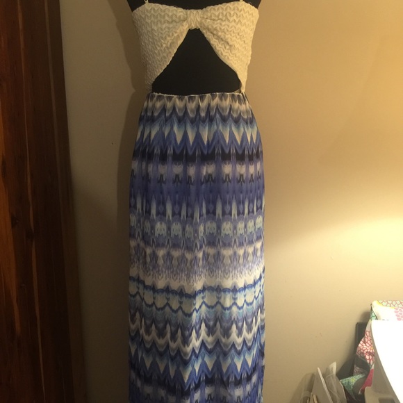 Beautiful Maxi Dress! - Picture 2 of 2