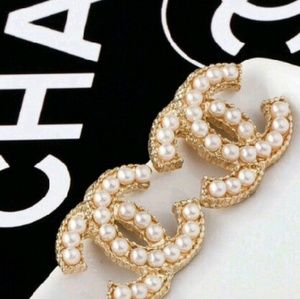 Sale C logo pearl earrings