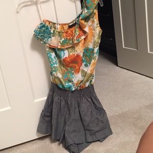 Summer romper, multi colored great condition
