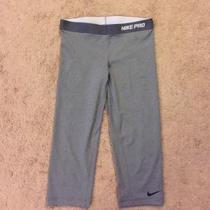 Nike Pro cropped leggings in gray