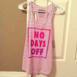 3/$20👠 NWT Chin Up tank