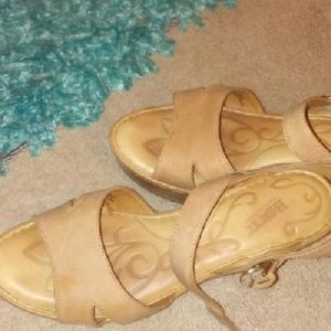 Born low platform wedge