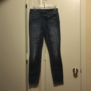 Distressed knee skinny jeans