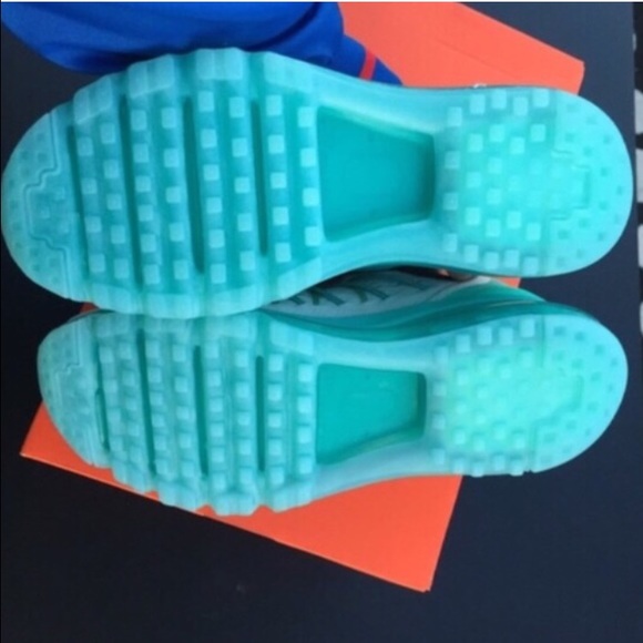NIKE WOMENS AIR MAX GREEN GLOW LIGHT AQUA Sz 9 NEW - Picture 4 of 4