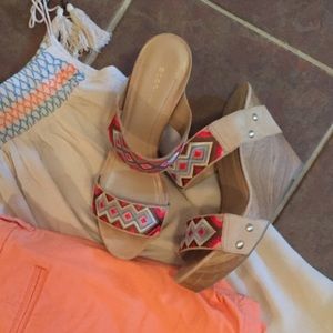 BCBGeneration Size 9 Carmyn Wedge Platform Sandals