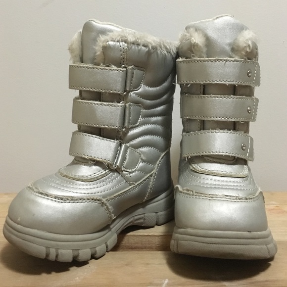 Silver snow boots