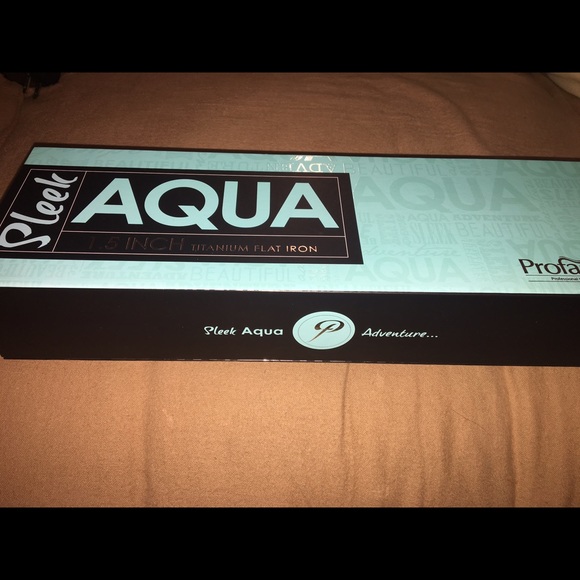 Aqua Profashion 1.5 inch titanium straightener
