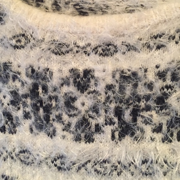 Jessica Simpson fuzzy winter sweater - Picture 2 of 3