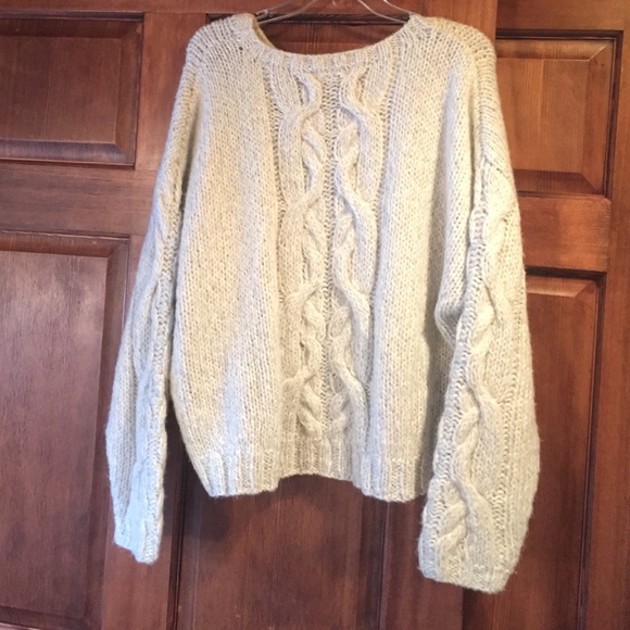 Big fuzzy winter sweater - Picture 3 of 3