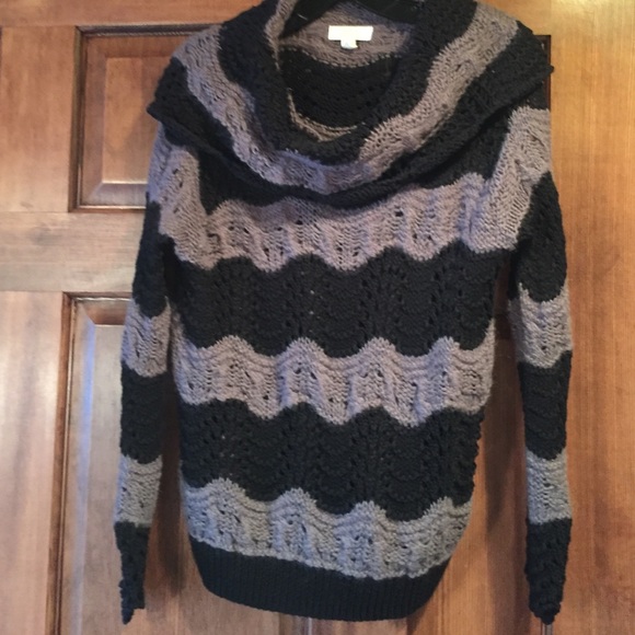 Gray and black knit sweater - Picture 1 of 2