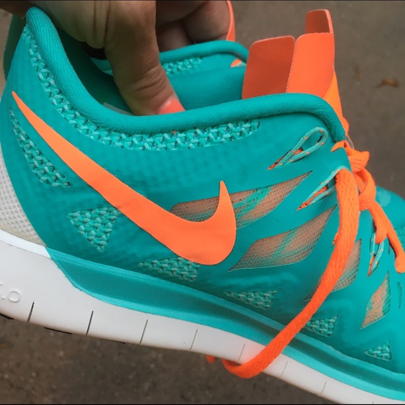 NWOB NIKE FREE RUN WOMENS SZ 9 - Picture 4 of 4