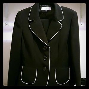 Tahari Arthur s. Levine Pant Suit