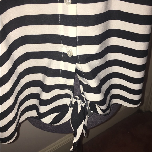 Ann Taylor Stripe Button Down Tank w/Tie - Picture 3 of 4