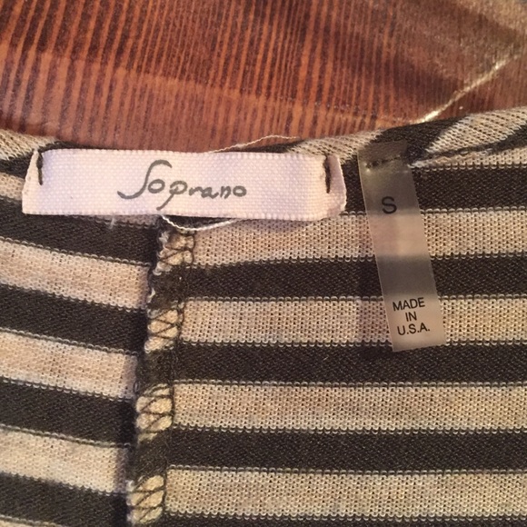 Olive green and cream long sleeve with lace - Picture 2 of 3