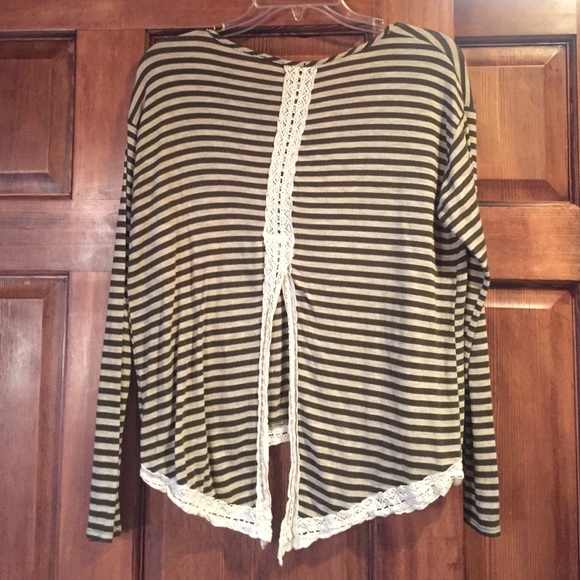 Olive green and cream long sleeve with lace - Picture 3 of 3