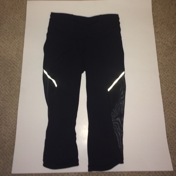 Trade ❤️ Lululemon cropped leggings! Size 4!