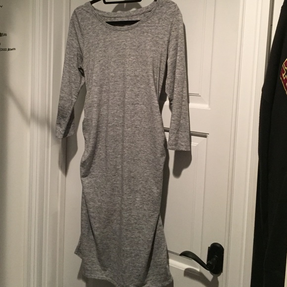 Liz Lange Gray Maternity Dress with ruched sides