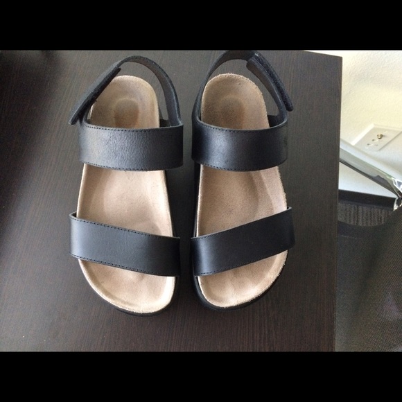 YES Pound Flatform black sandals size 6