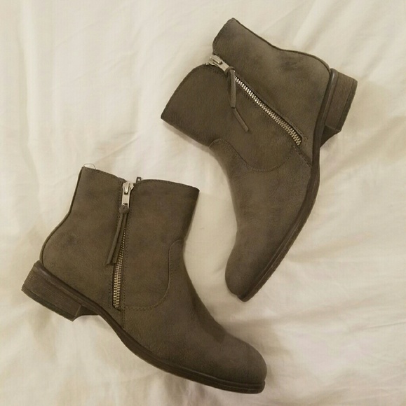 White Mountain Shoes - Gray ankle boots