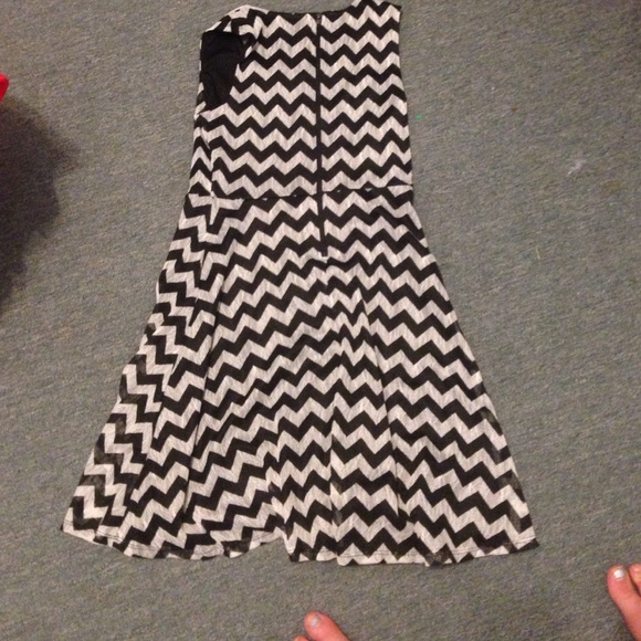 Dress - Picture 3 of 3