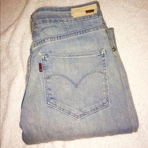 Levi's Straight Leg Jeans