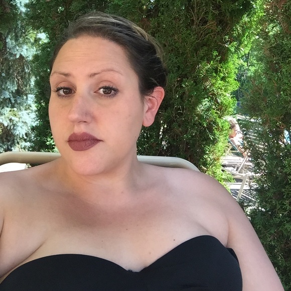 Meet your Posher, Rae - Picture 2 of 2