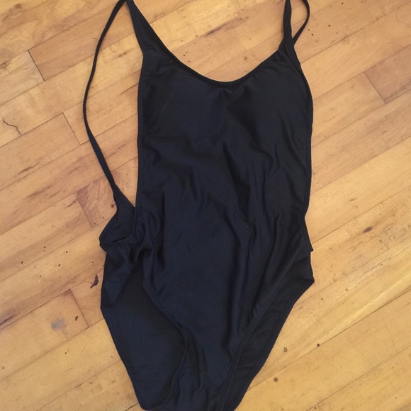 CLASSY BLACK ONE PIECE SWIMSUIT ⚫️ - Picture 3 of 6