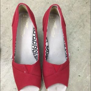 WEDGED TOMS