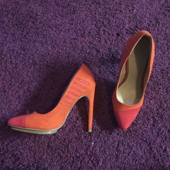 Shoedazzle GX Edition pump. Like new. Barely worn.