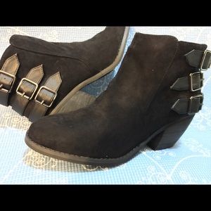 Brand new/unused Mia 2 Embarcadero Bootie size 8.5