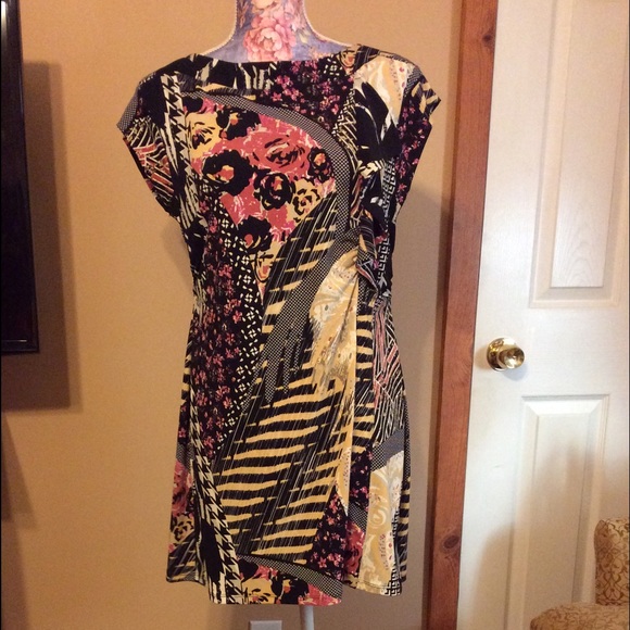 3/$15 Beautiful short-sleeved dress - Picture 1 of 4