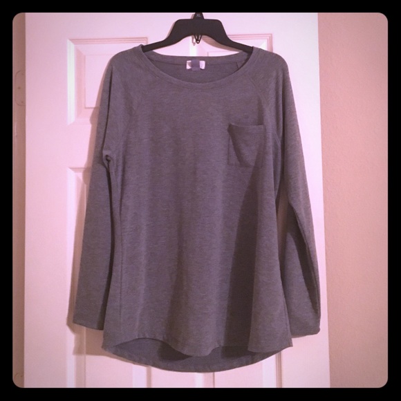 Old Navy gray tee