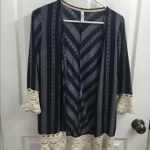 Xhilaration Floral Kimono