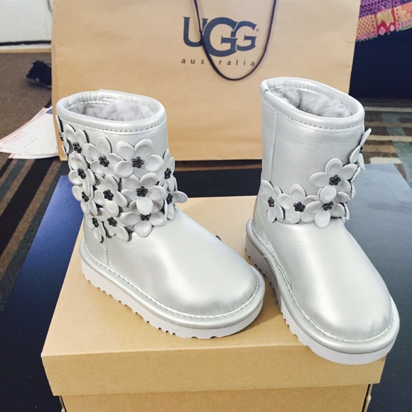 ugg flora