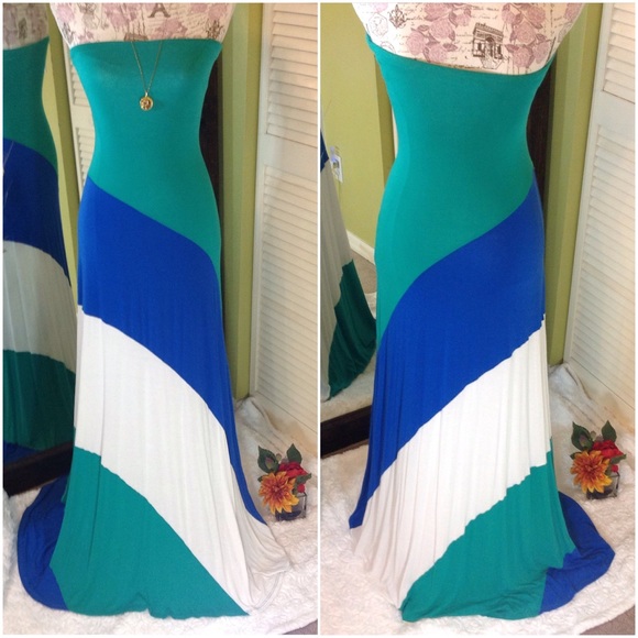 bebe Dresses & Skirts - ‼️SALE‼️ Gorgeous bebe Strapless Maxi - Size XS -