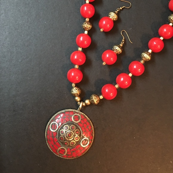 Jewelry - Very unique necklace set 💕