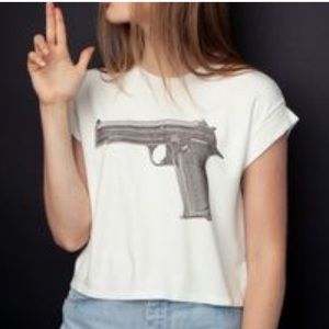 Brandy Melville Caleigh gun tee