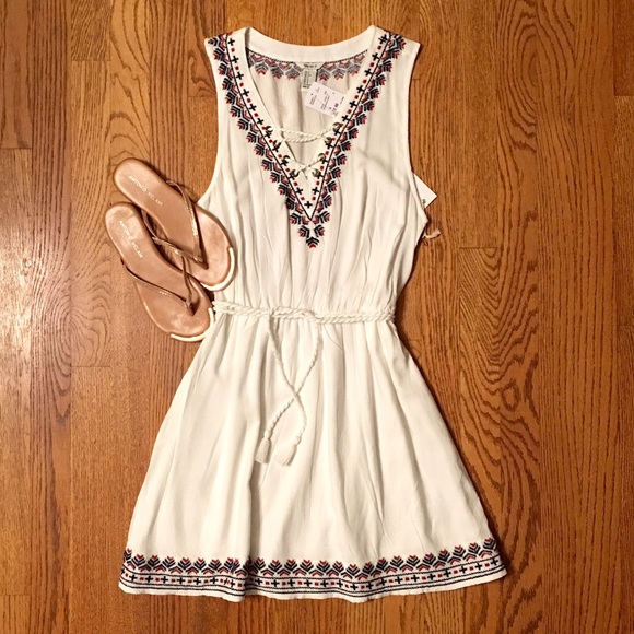 Forever 21 Dresses & Skirts - NWT Forever 21 Summer Dress ✨✨