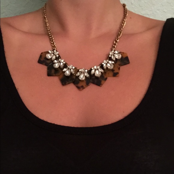 SALE✨ J. Crew tortoise necklace with crystals