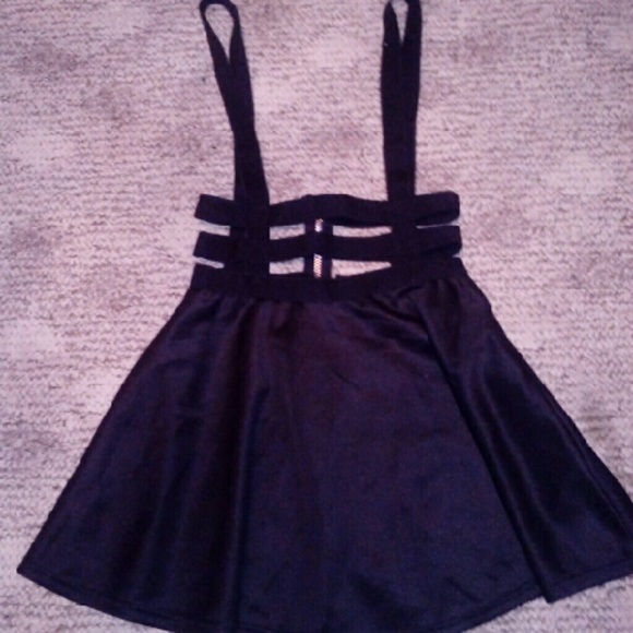 Suspender skirt